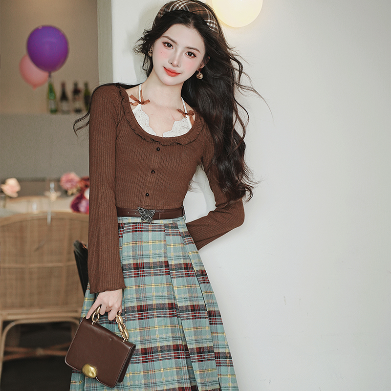 Early Autumn Two-Piece Knit Top and Plaid Pleated Skirt Set with Belt - Style 6b3899