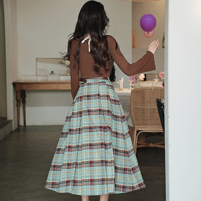 Early Autumn Two-Piece Knit Top and Plaid Pleated Skirt Set with Belt - Style 6b3899 - Image 4