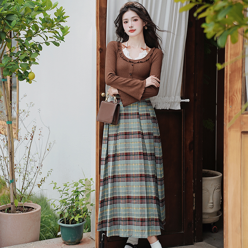 Early Autumn Two-Piece Knit Top and Plaid Pleated Skirt Set with Belt - Style 6b3899 - Image 3