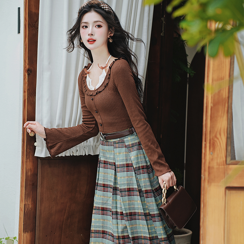 Early Autumn Two-Piece Knit Top and Plaid Pleated Skirt Set with Belt - Style 6b3899 - Image 2