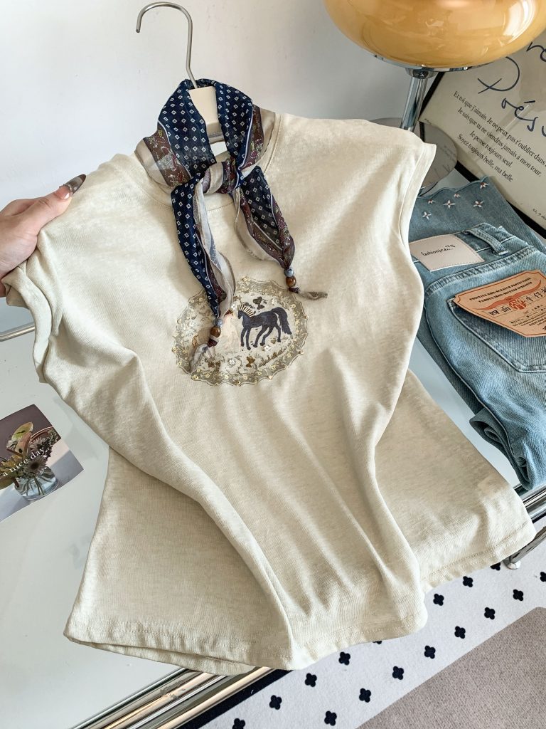 Women's Summer Horse Print Short Sleeve T-Shirt with Retro Silk Scarf Design